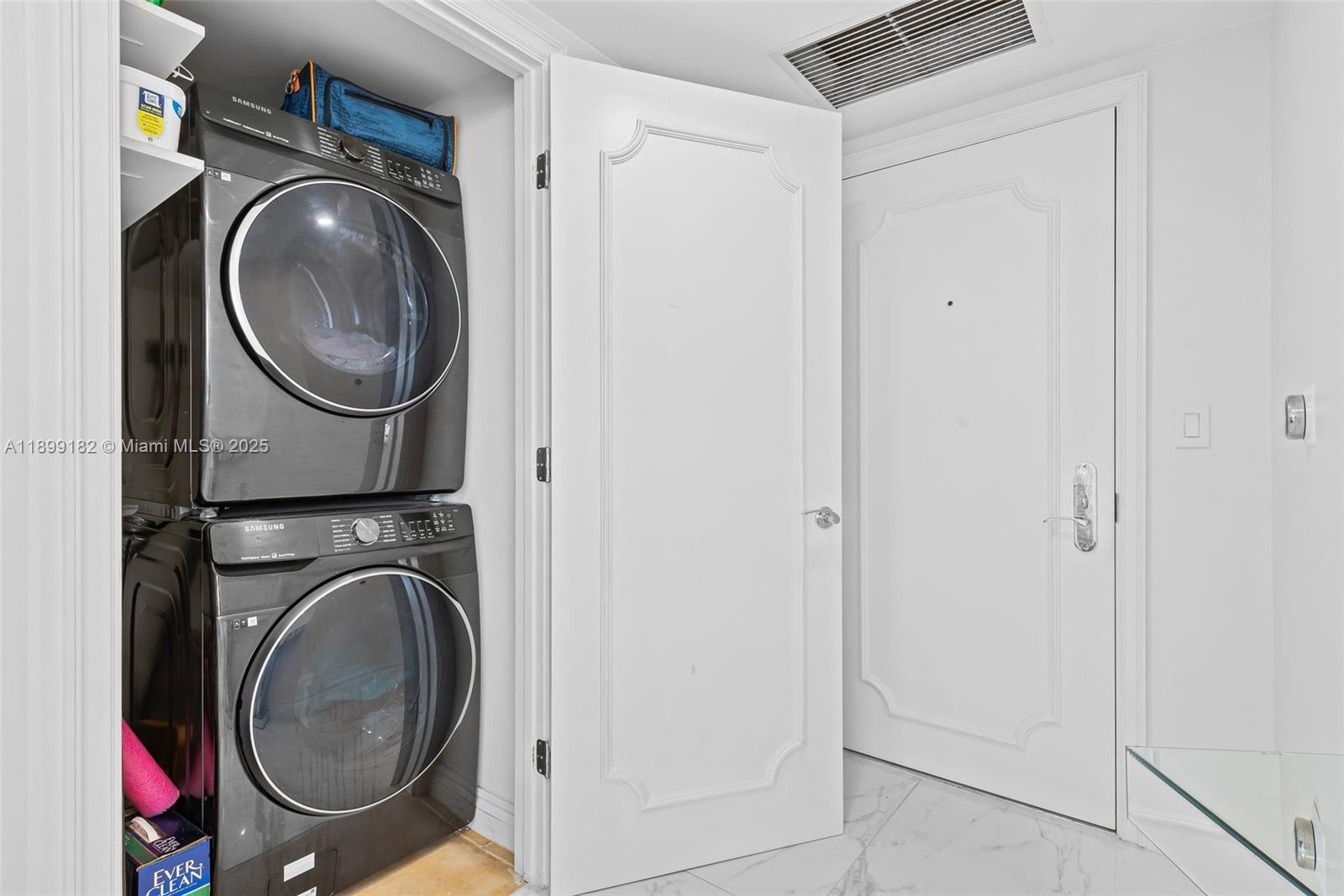 image Beach Club 220