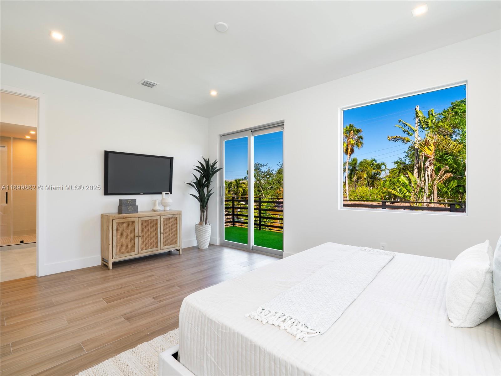 734 NE 14th Ave Fort Lauderdale, FL 33304