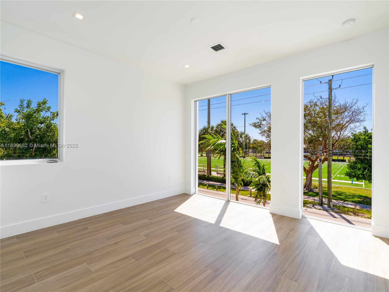 734 NE 14th Ave Fort Lauderdale, FL 33304