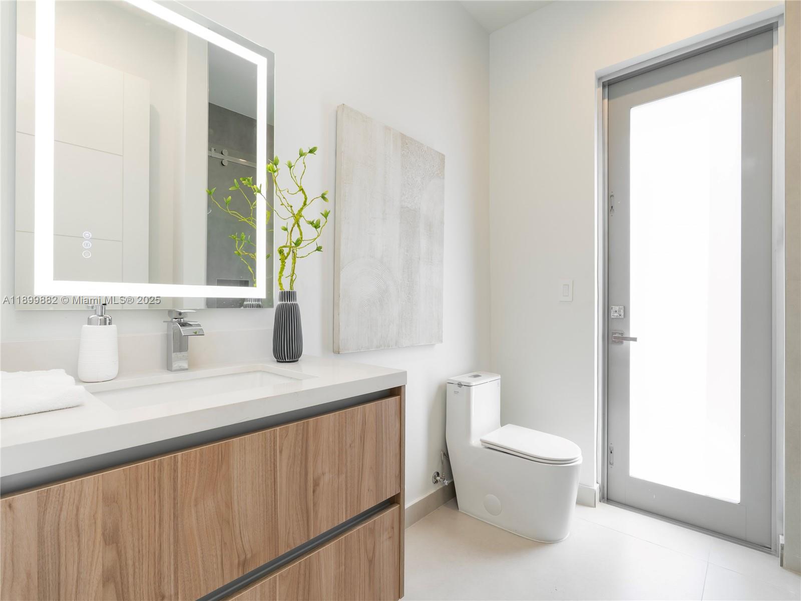 734 NE 14th Ave Fort Lauderdale, FL 33304