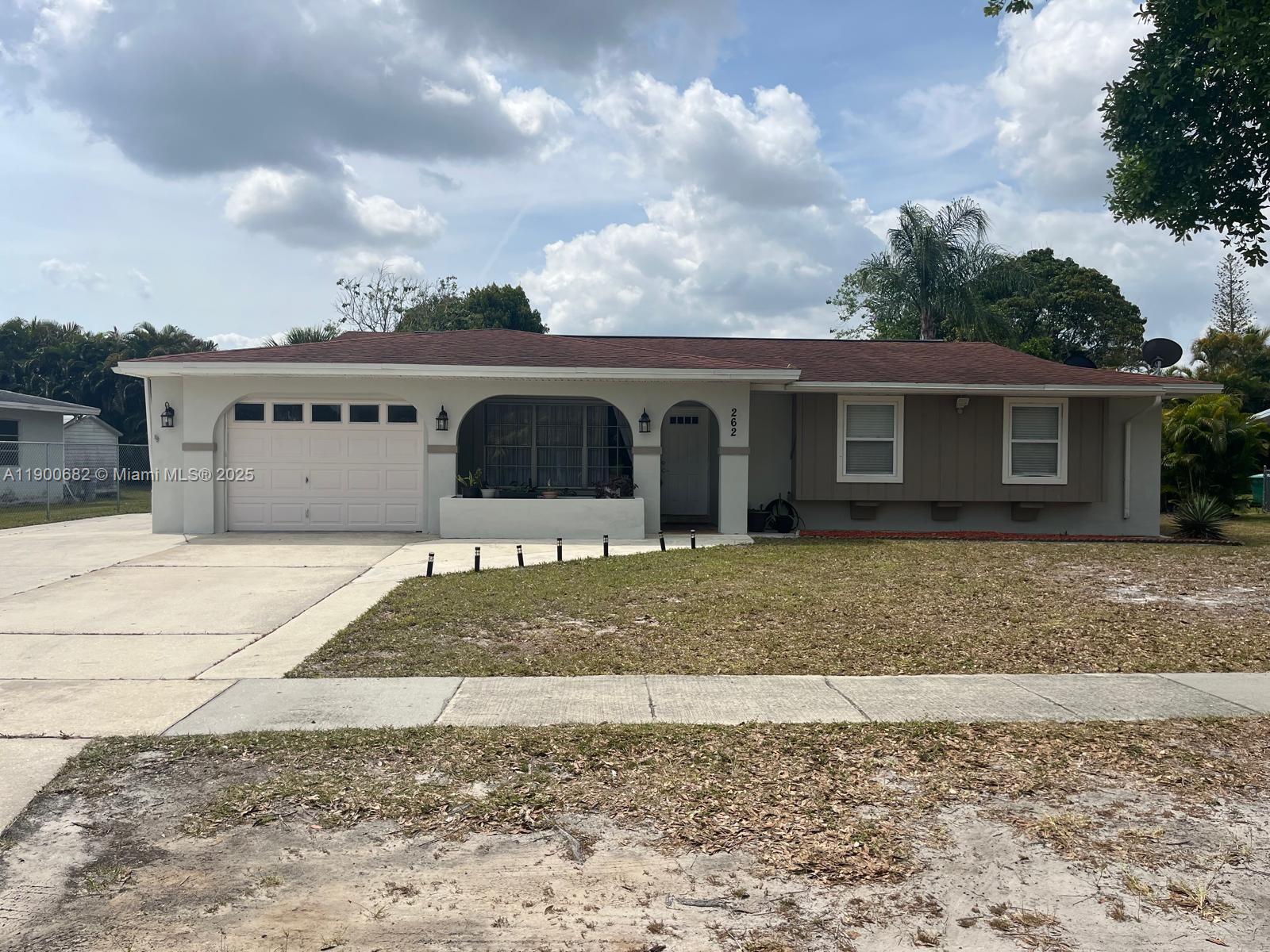 262 NE Floresta Dr