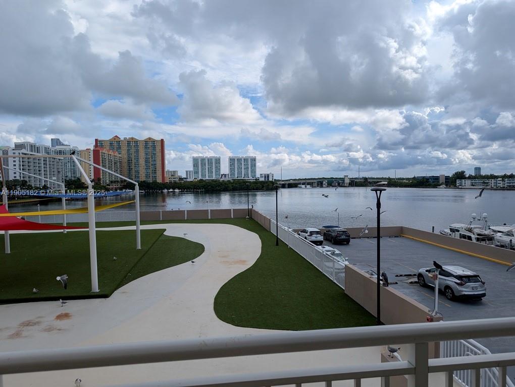 image Winston Towers 1002