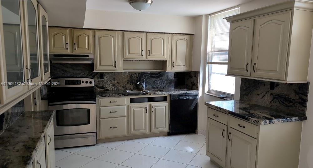 image Winston Towers 1005