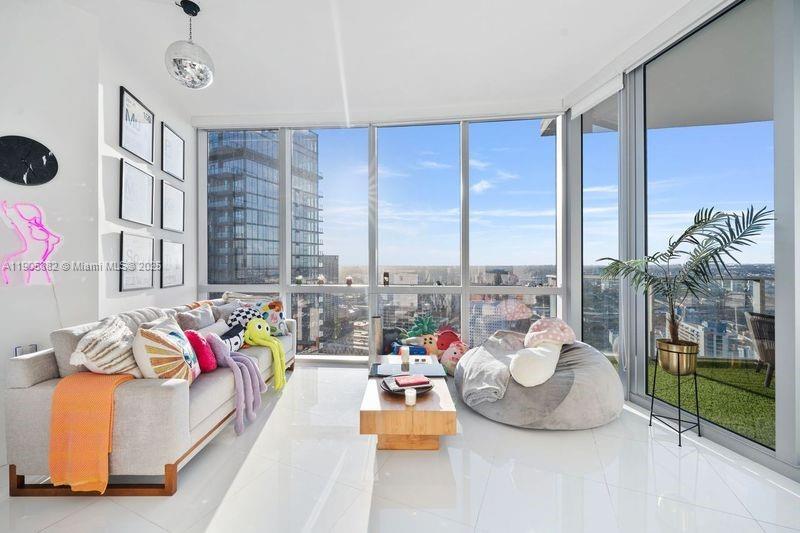 image Paramount Miami Worldcenter2