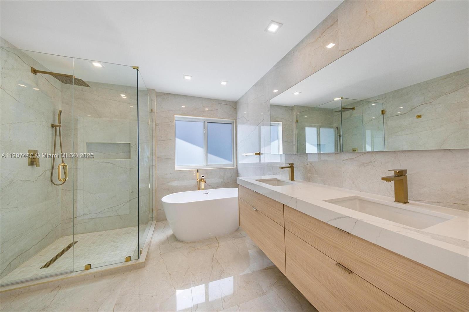 242 Palm Ave Miami Beach, FL 33139