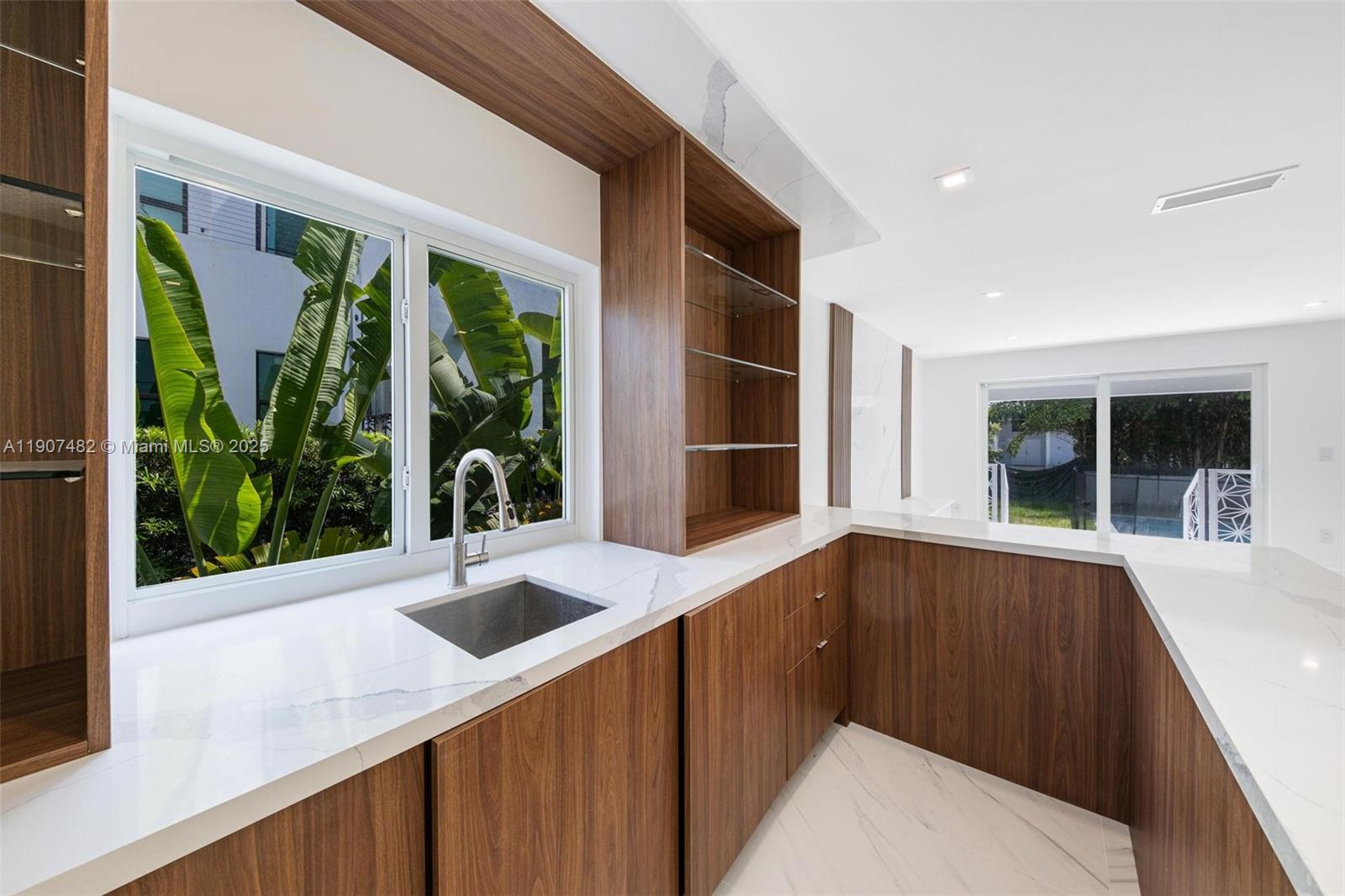 242 Palm Ave Miami Beach, FL 33139