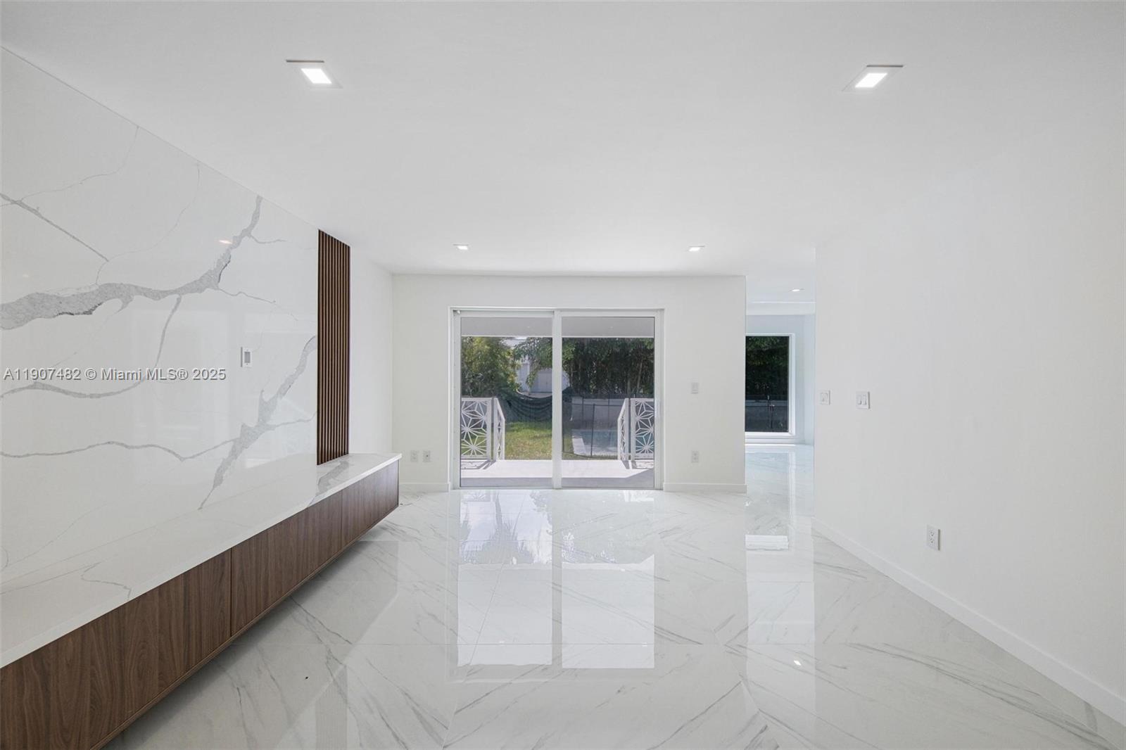 242 Palm Ave Miami Beach, FL 33139