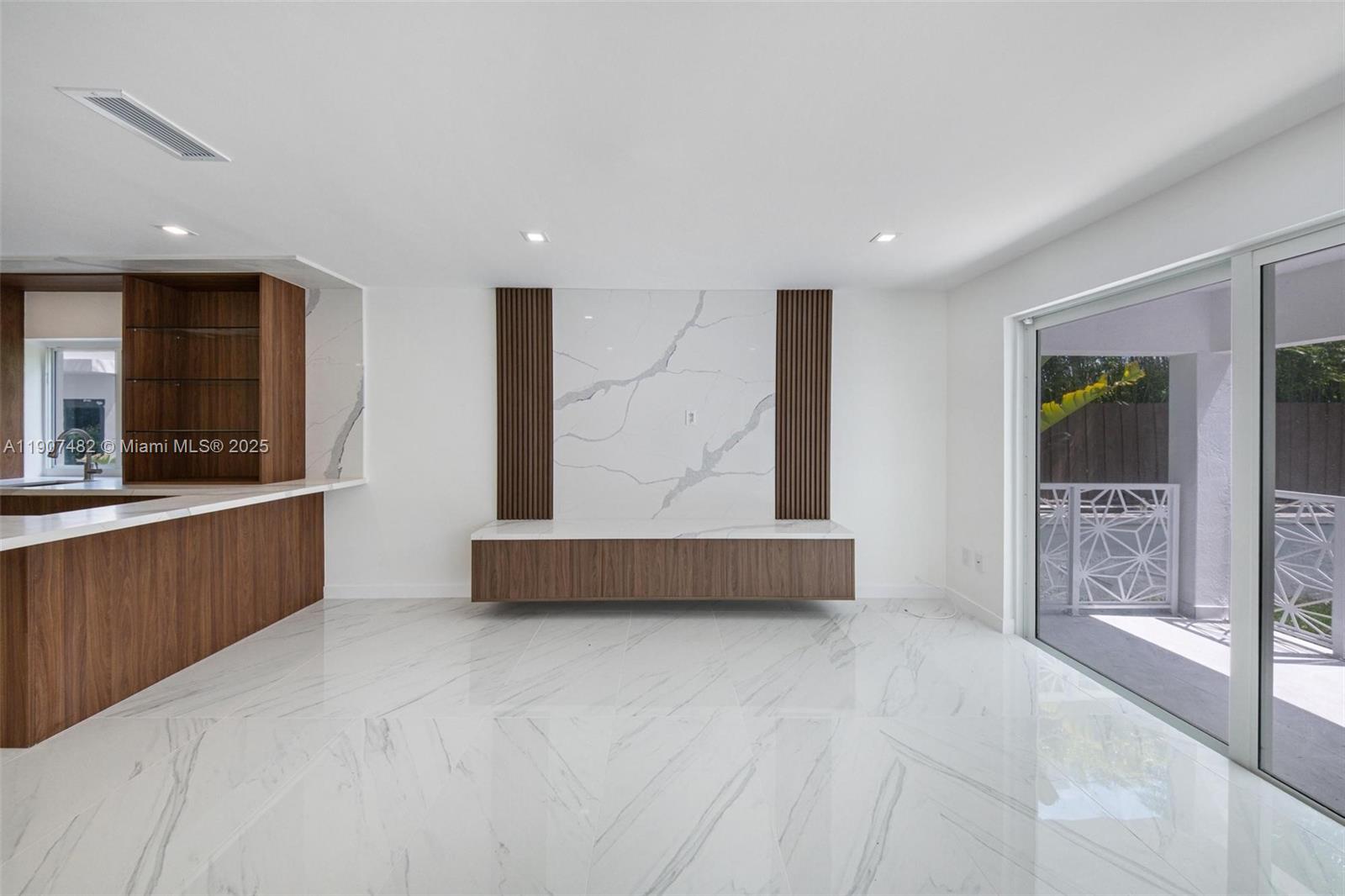 242 Palm Ave Miami Beach, FL 33139