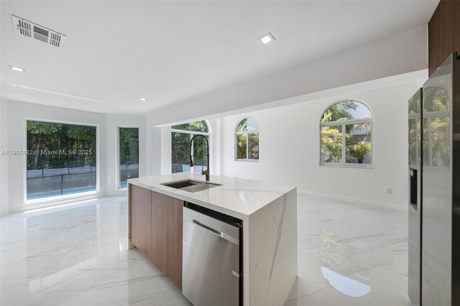 242 Palm Ave Miami Beach, FL 33139