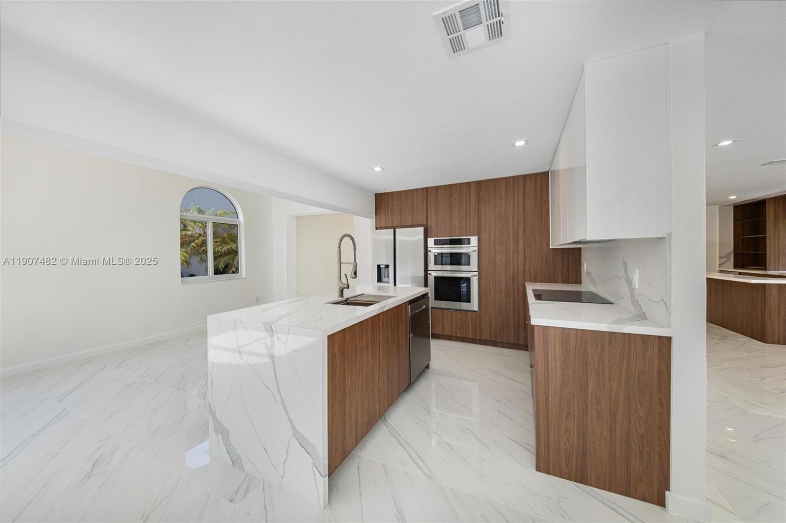 242 Palm Ave Miami Beach, FL 33139