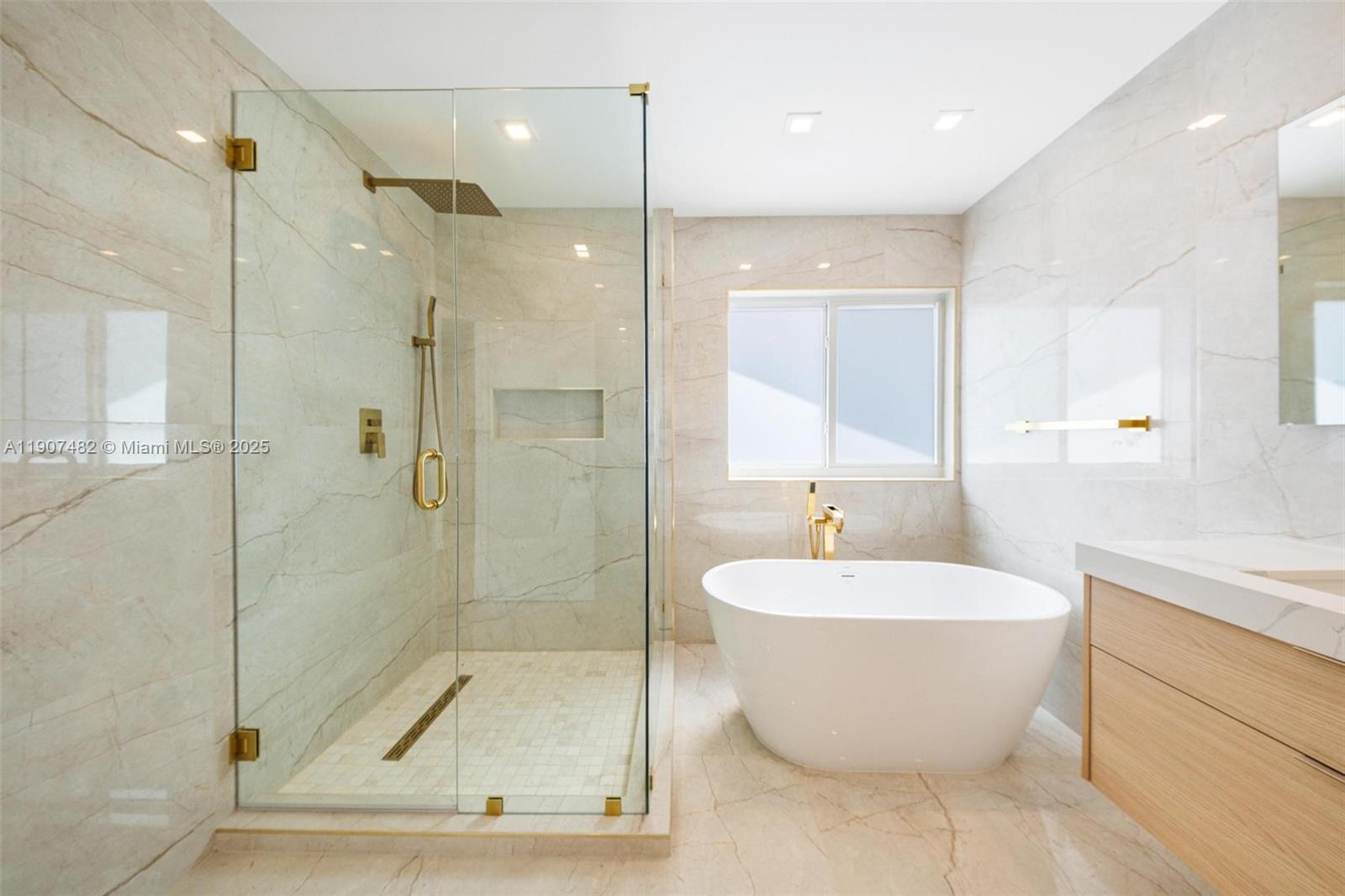 242 Palm Ave Miami Beach, FL 33139