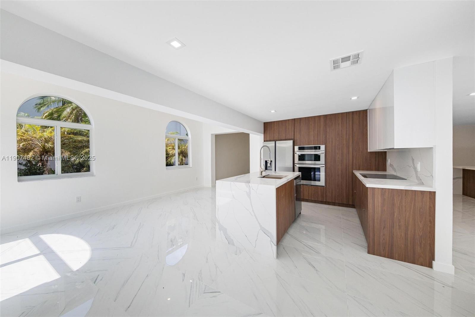 242 Palm Ave Miami Beach, FL 33139