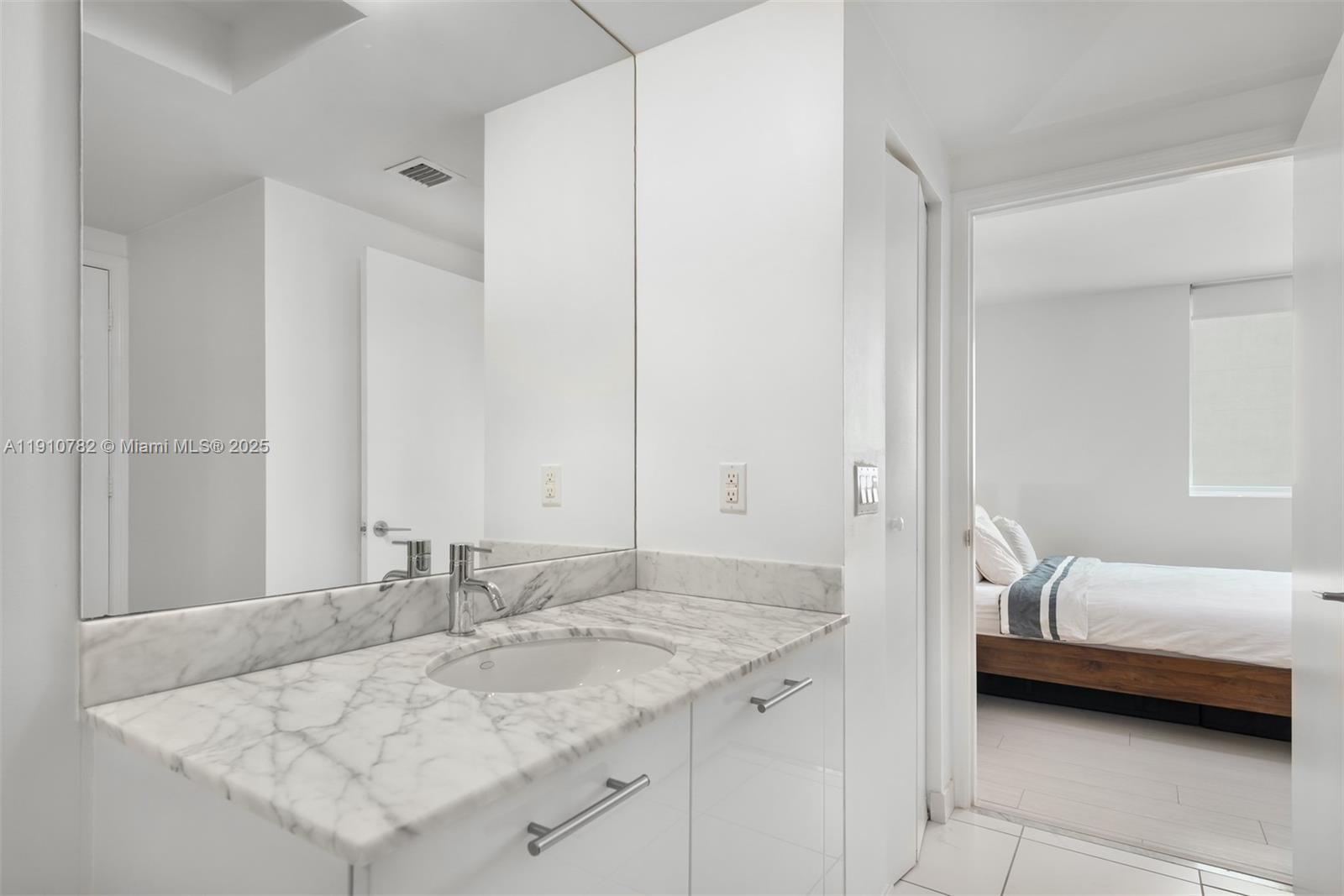 image 500 Brickell West Condo16