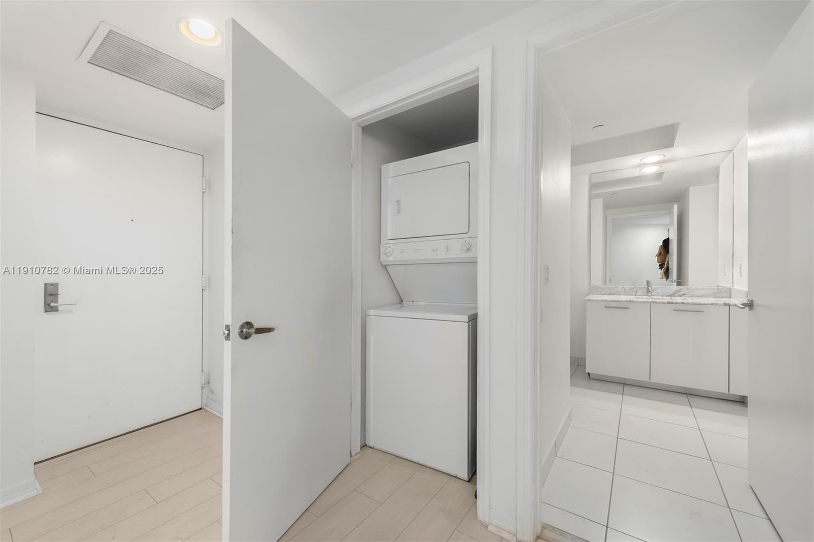 image 500 Brickell West Condo20