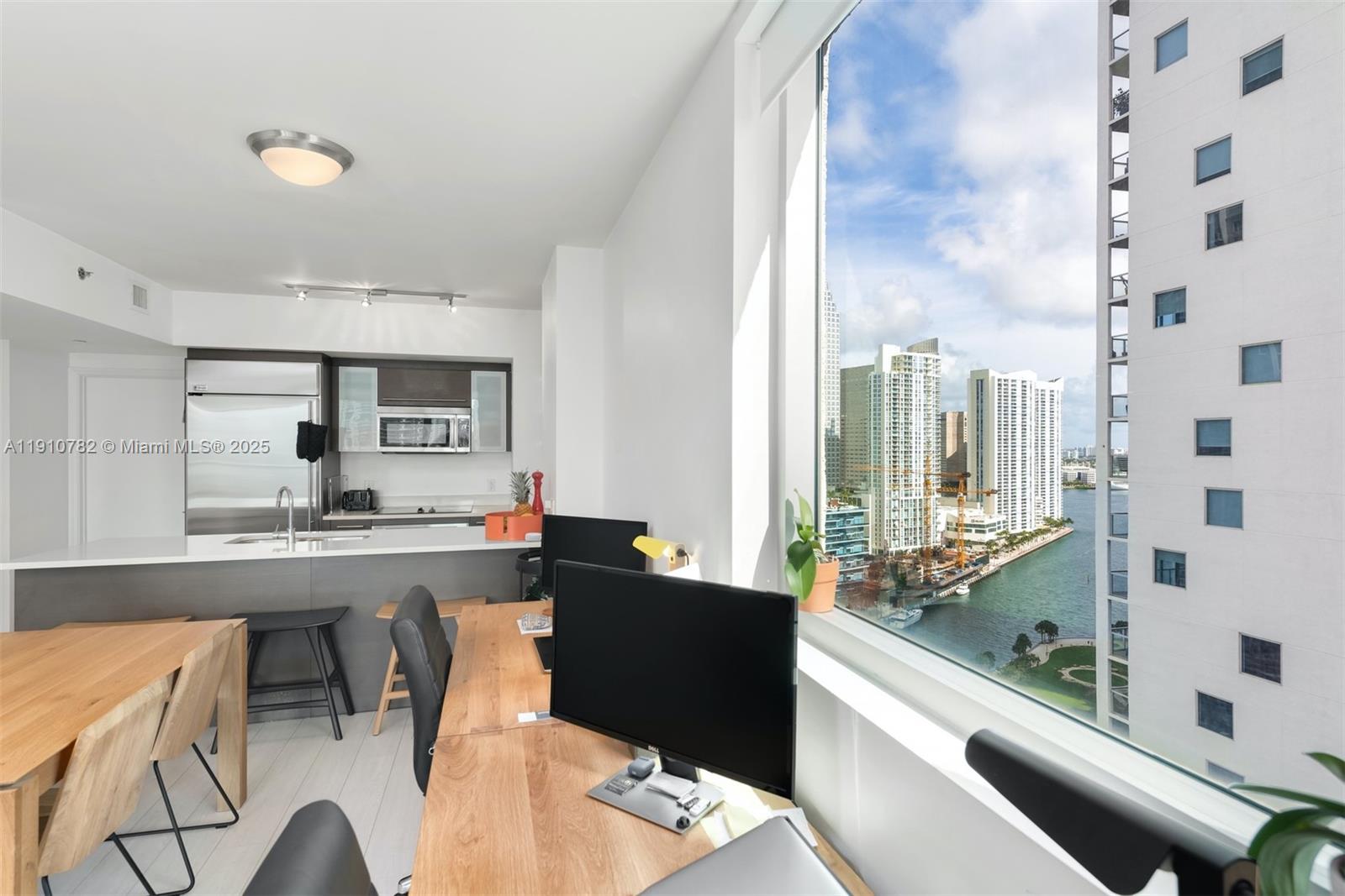 image 500 Brickell West Condo2