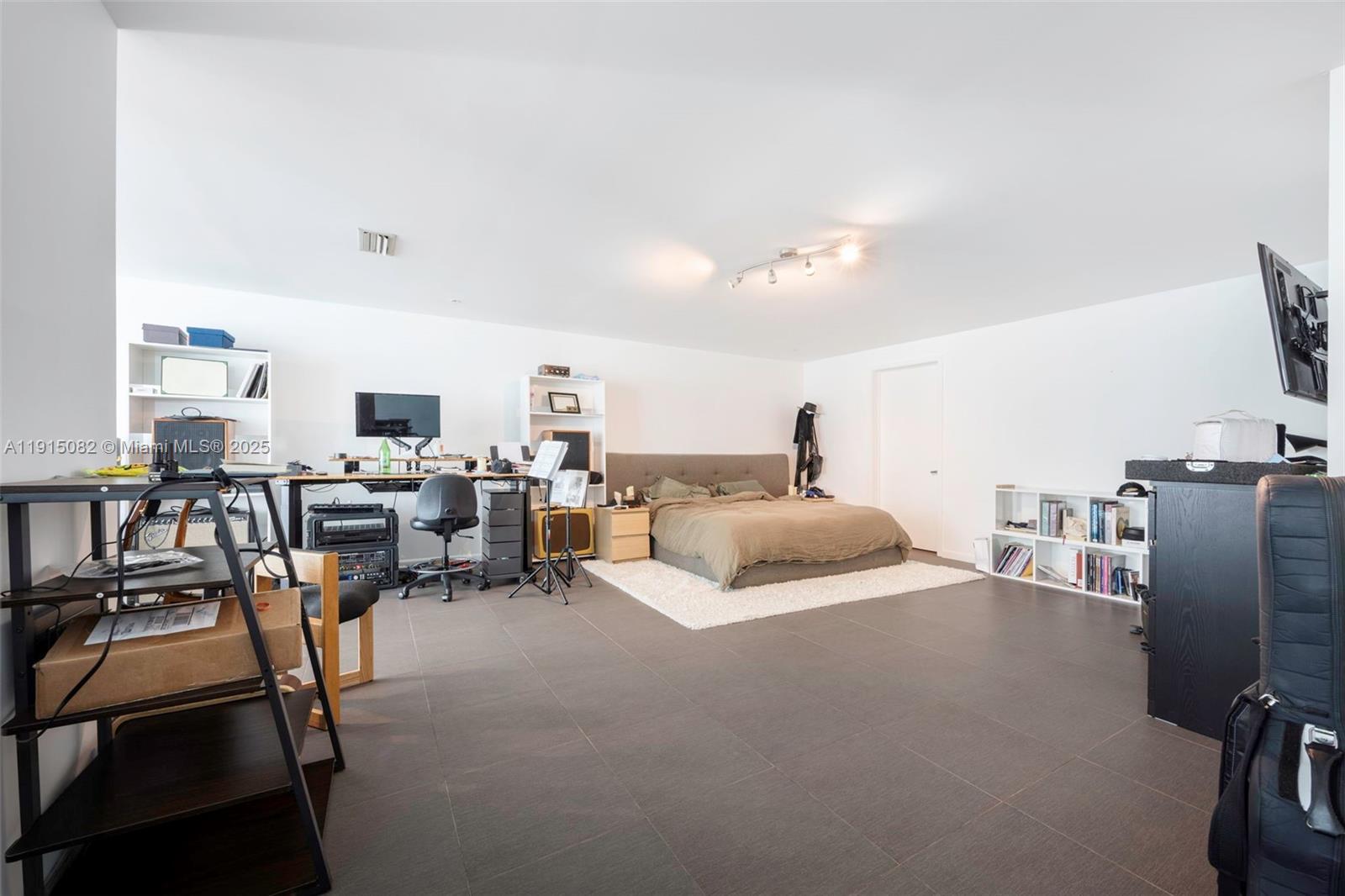 image Four Midtown Miami Condo8