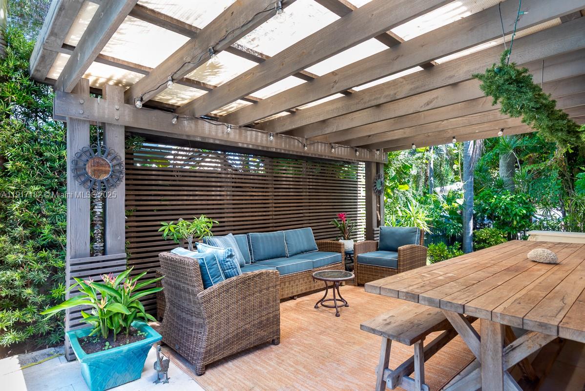 9400 E Broadview Dr Bay Harbor Islands, FL 33154