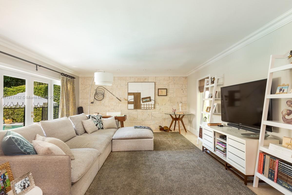 9400 E Broadview Dr Bay Harbor Islands, FL 33154