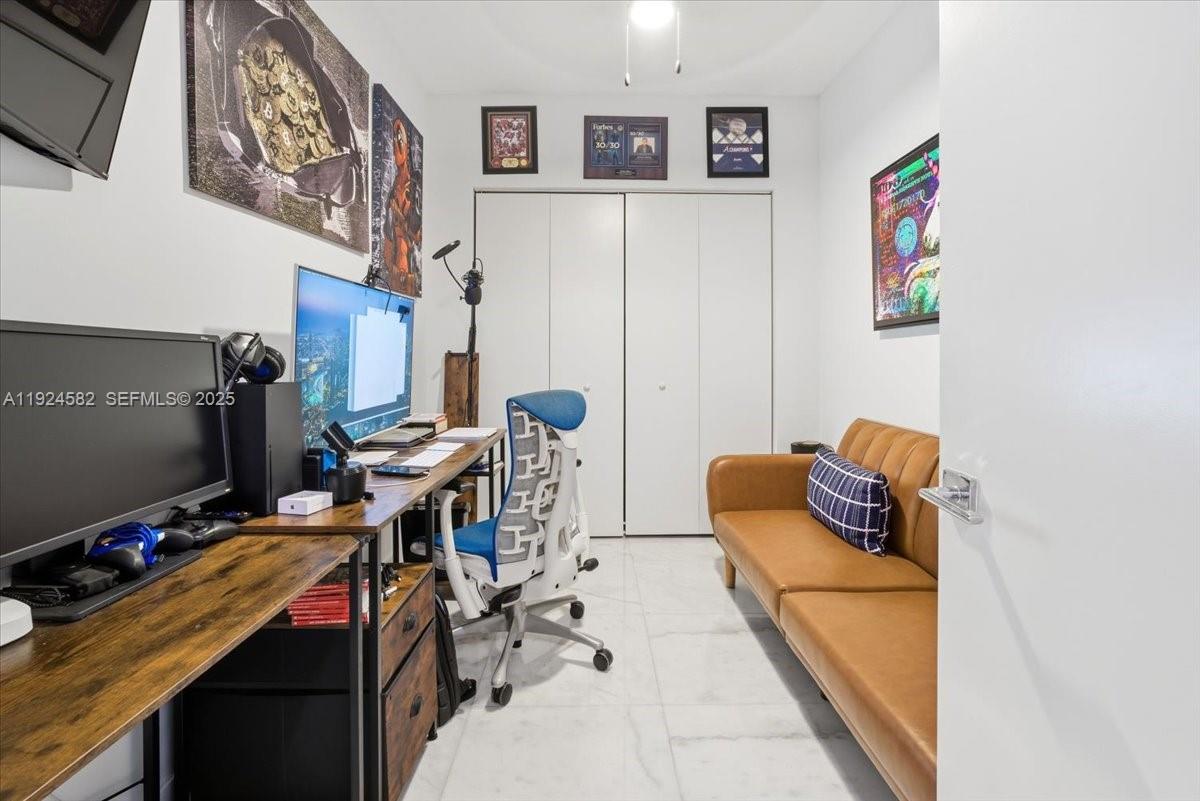 488 NE 18th St #1806 Miami, FL 33132