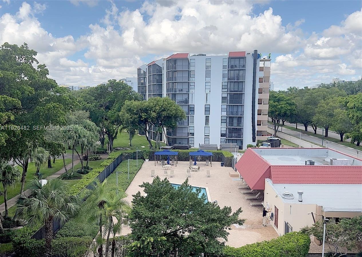 3301 N Country Clb Dr #811