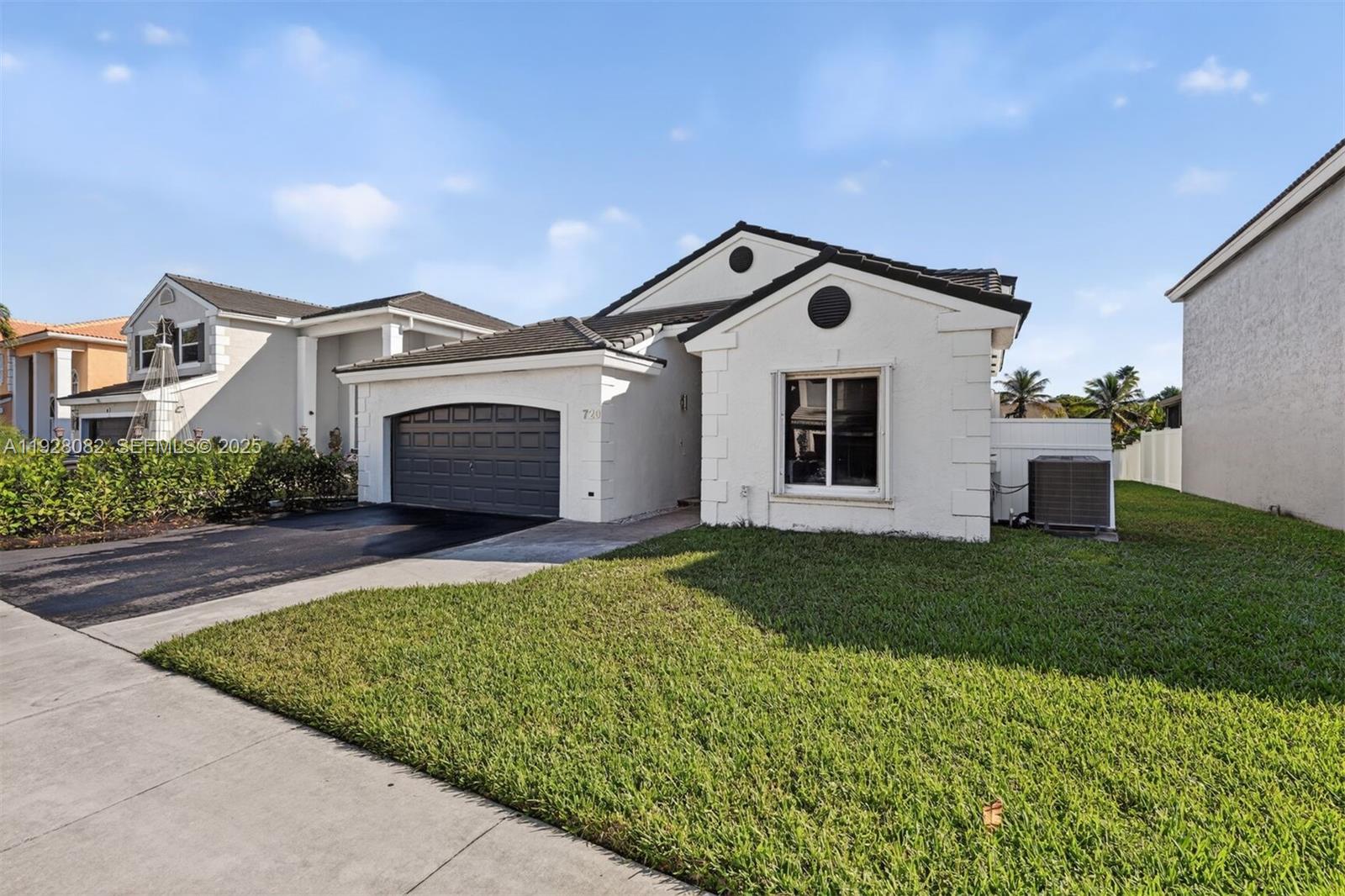 720 Rock Hl Ave Davie, FL 33325