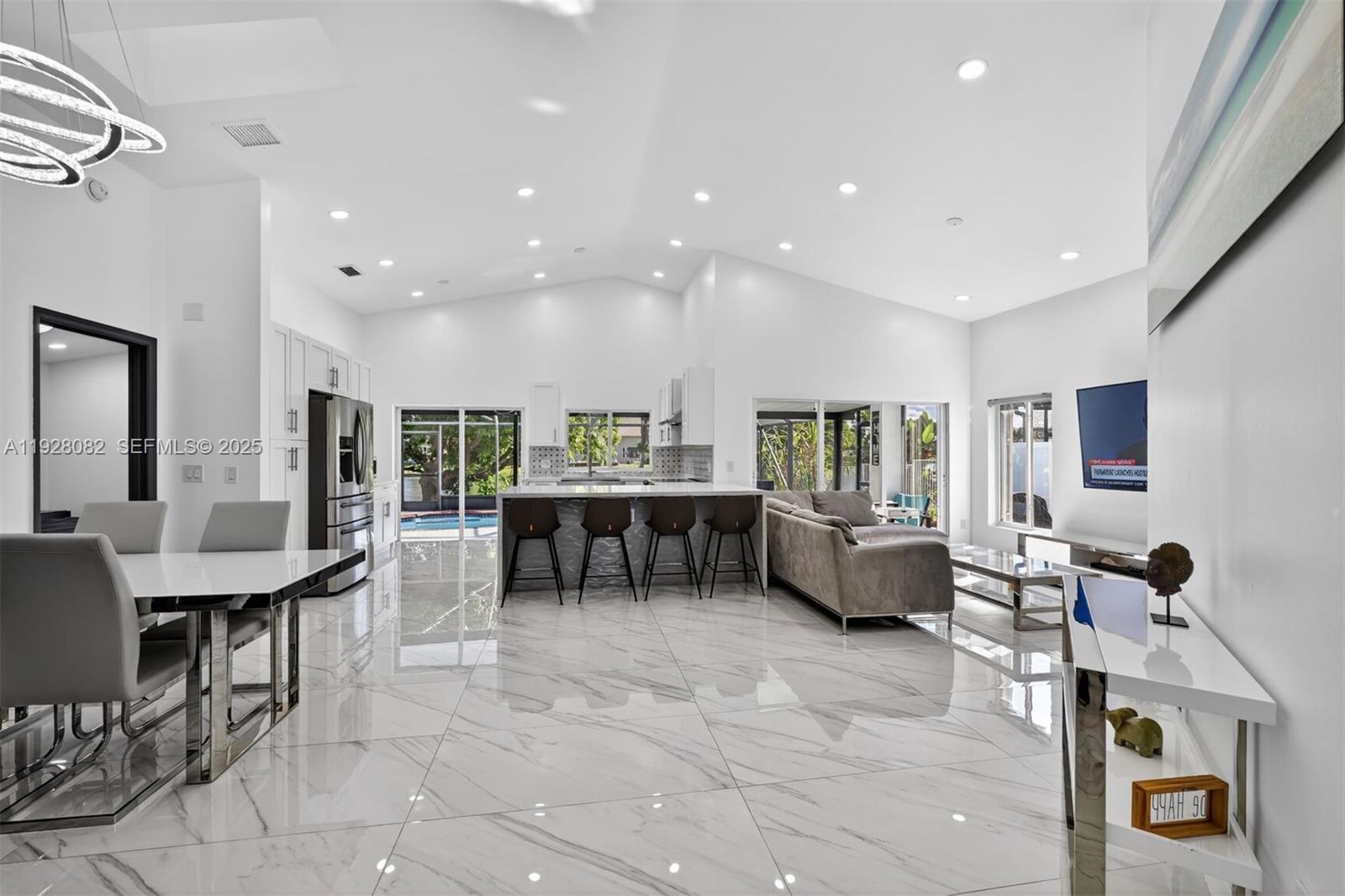 720 Rock Hl Ave Davie, FL 33325