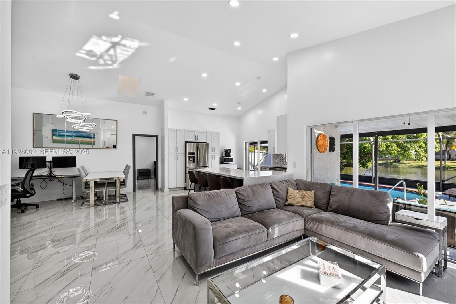 720 Rock Hl Ave Davie, FL 33325