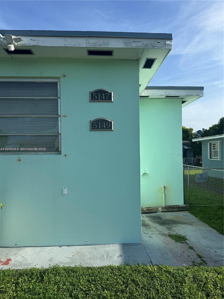 5147 NW 1st St Miami, FL 33126
