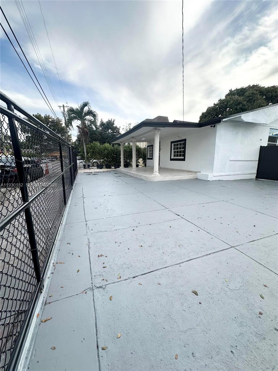 248 SW 18th Ct Miami, FL 33135