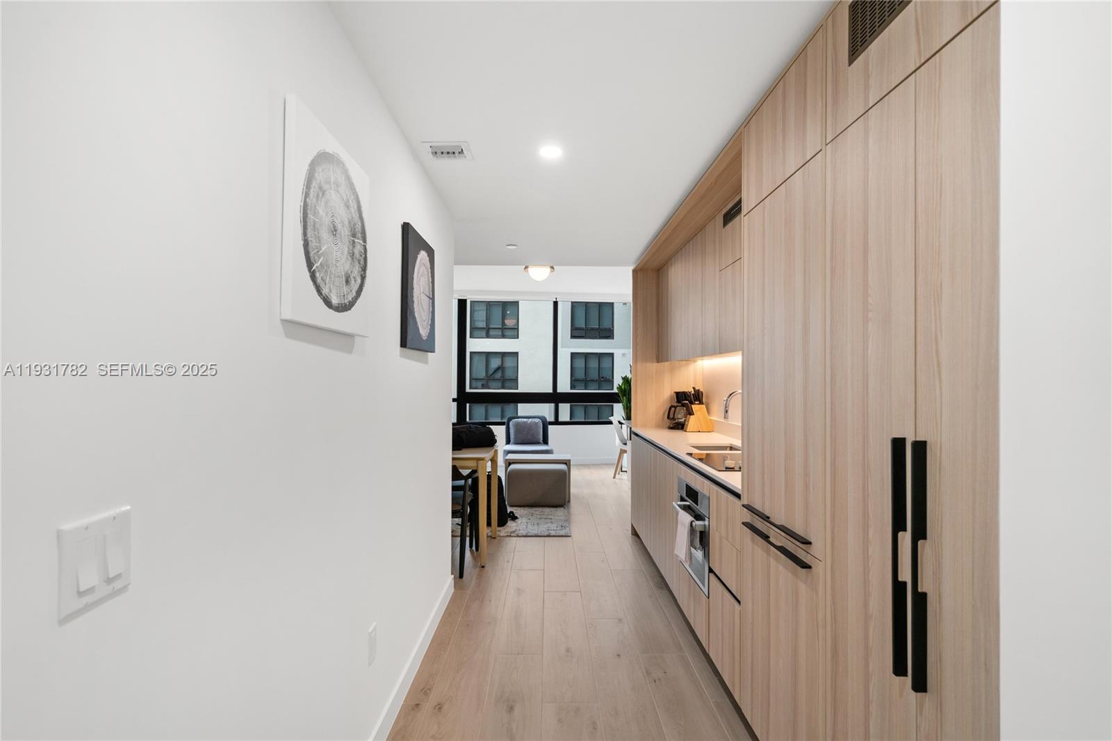 225 N Miami Ave #1012 Miami, FL 33132