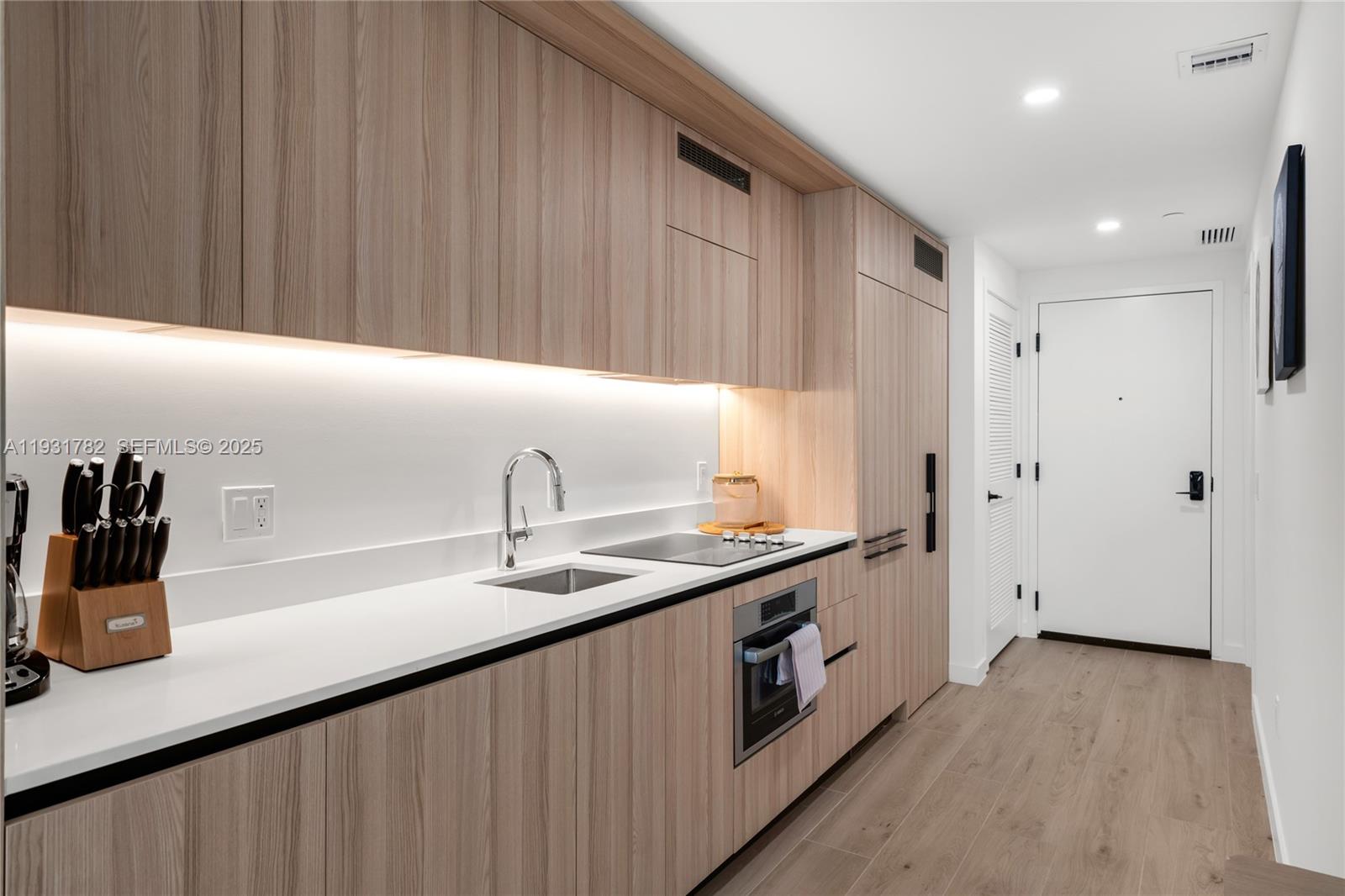 225 N Miami Ave #1012 Miami, FL 33132