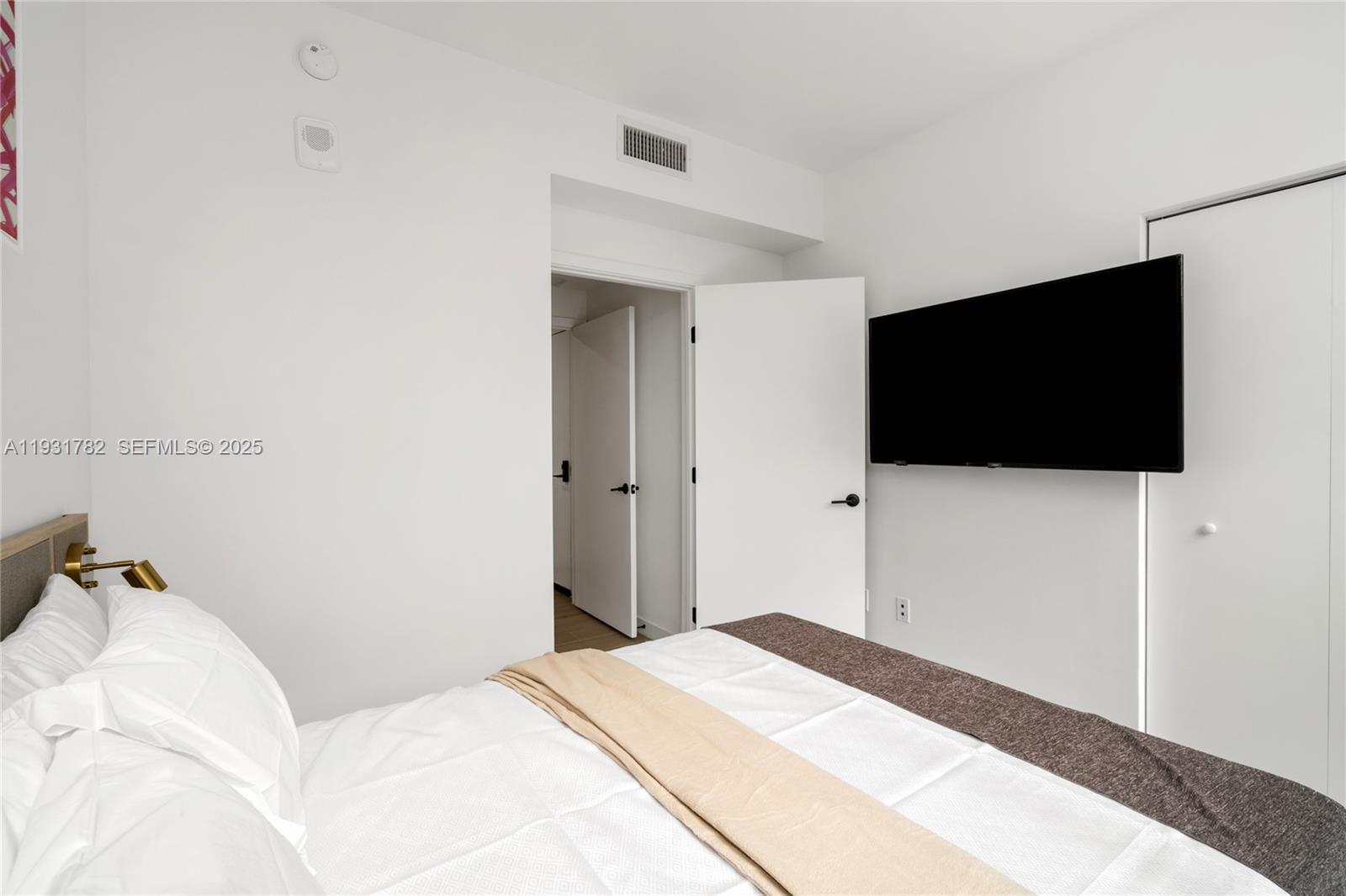 225 N Miami Ave #1012 Miami, FL 33132