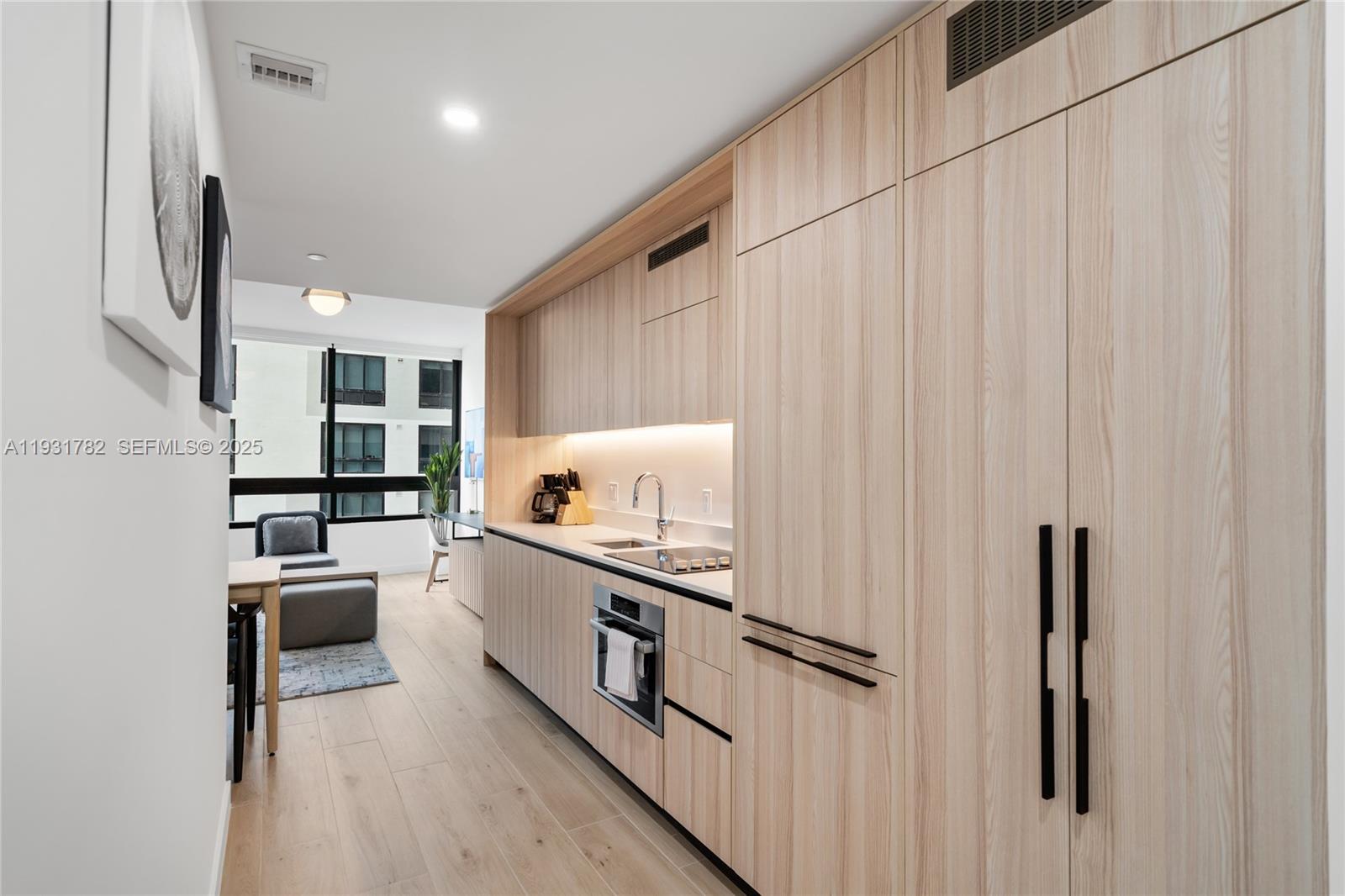 225 N Miami Ave #1012 Miami, FL 33132