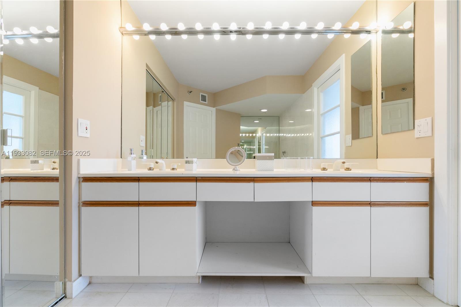 3500 Mystic Pointe Dr #2603 Aventura, FL 33180