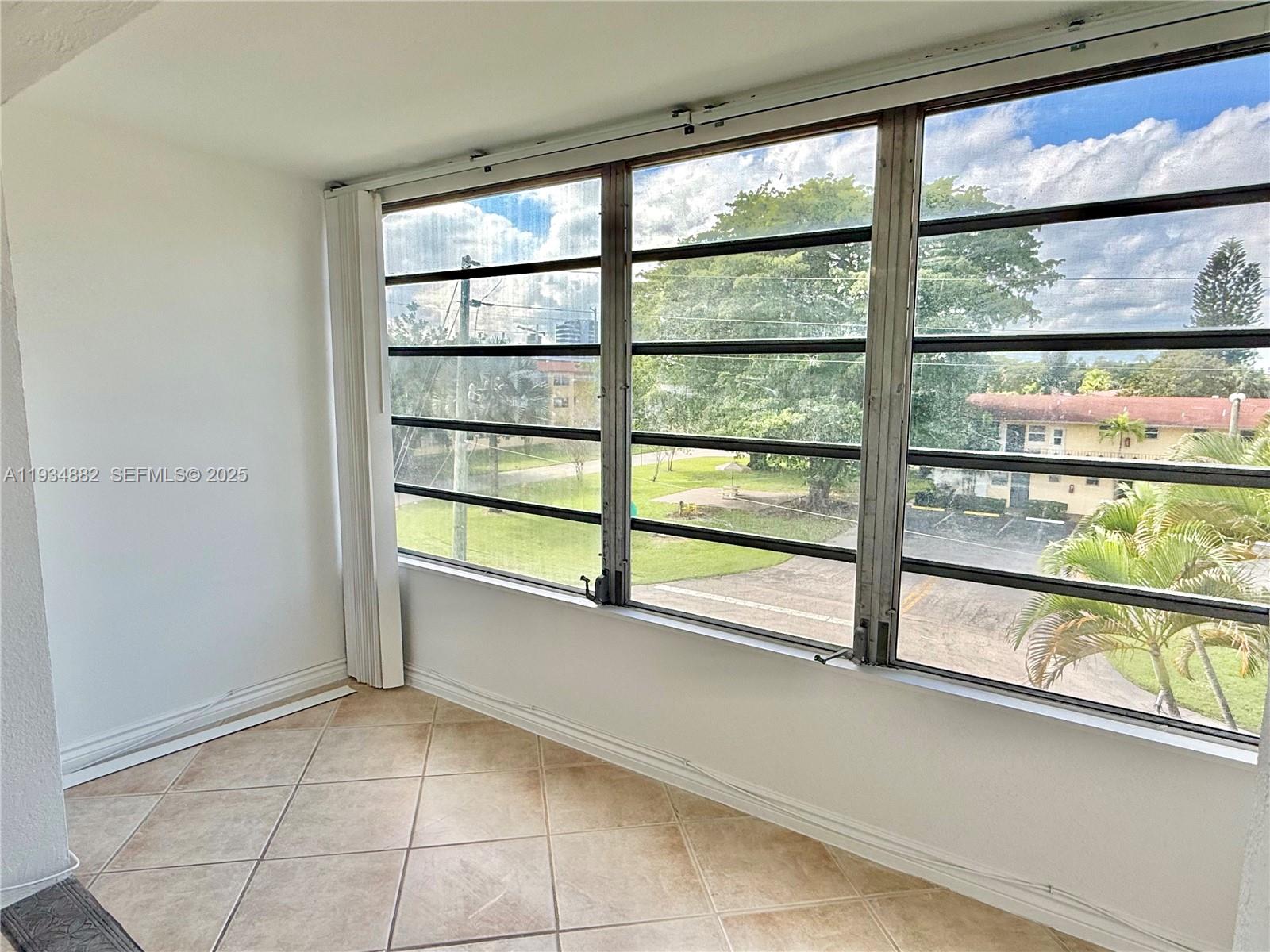 20201 NE 29th Ct #D334 Aventura, FL 33180