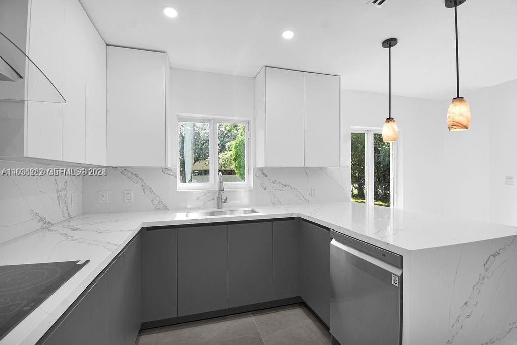 7902 SW 67th Ave South Miami, FL 33143