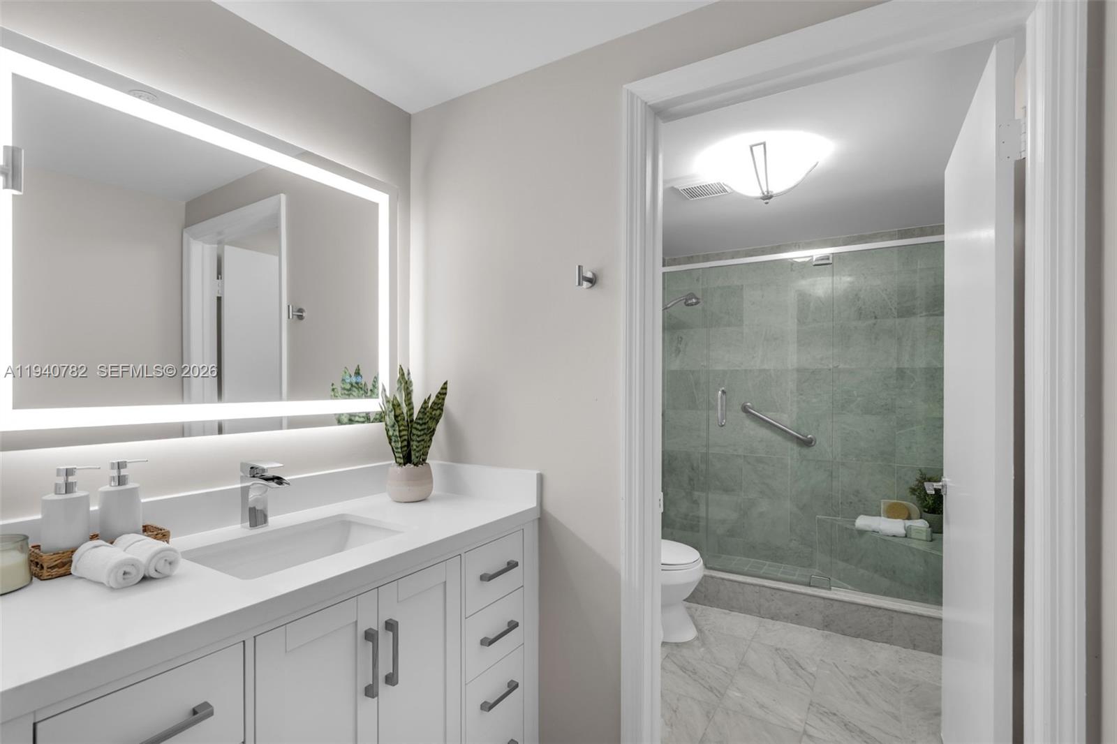 50 Ocean Ln Dr #108 Key Biscayne, FL 33149