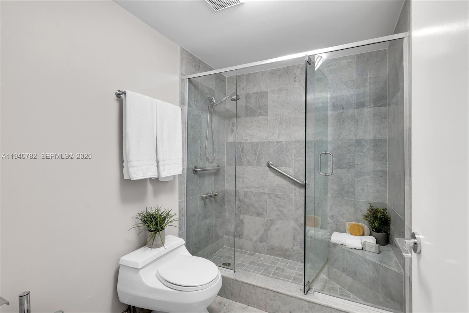 50 Ocean Ln Dr #108 Key Biscayne, FL 33149