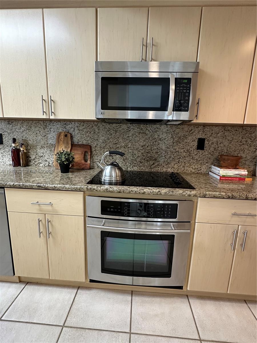 50 Ocean Ln Dr #108 Key Biscayne, FL 33149