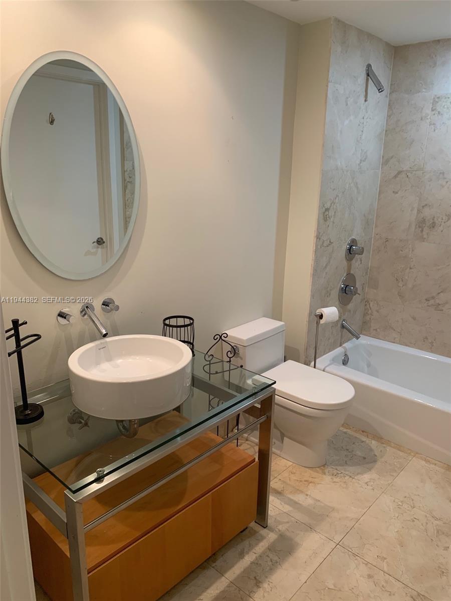 6000 Collins Ave Unit 136th Miami Beach, FL 33140