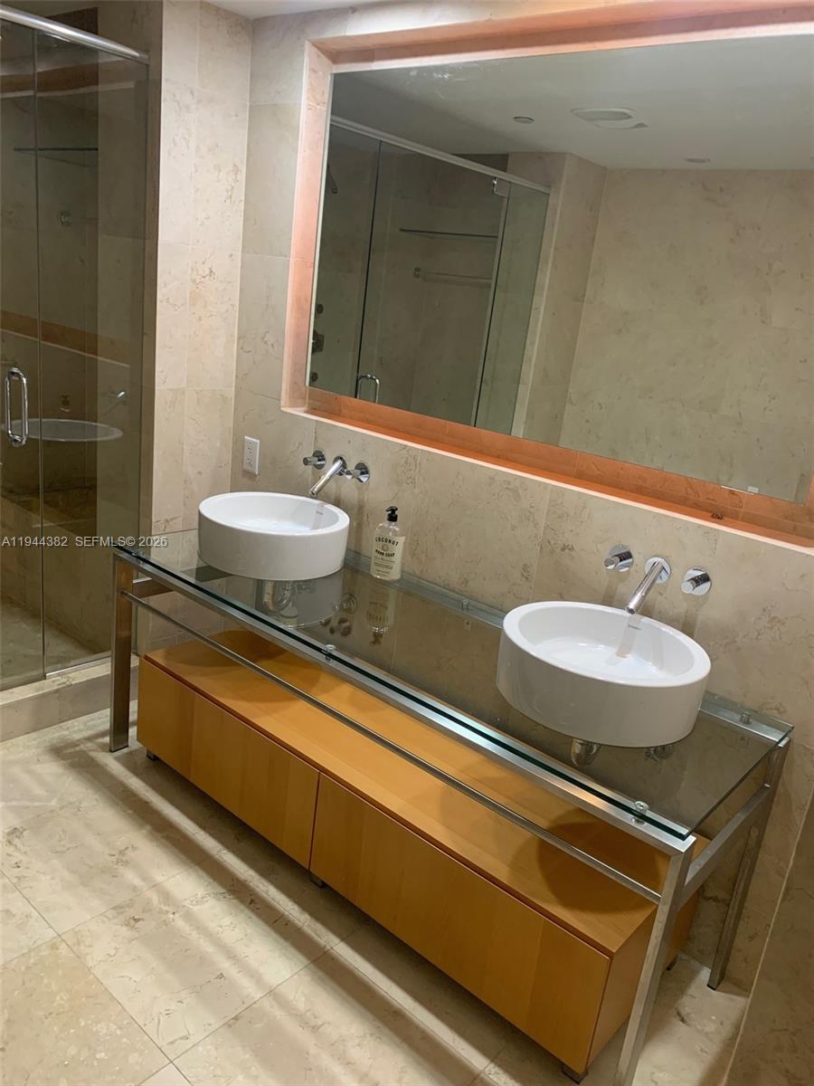 6000 Collins Ave Unit 136th Miami Beach, FL 33140