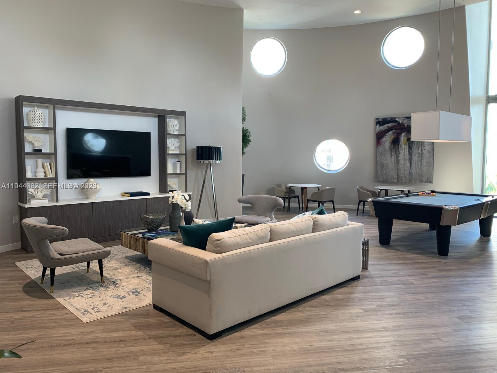 6000 Collins Ave Unit 136th Miami Beach, FL 33140