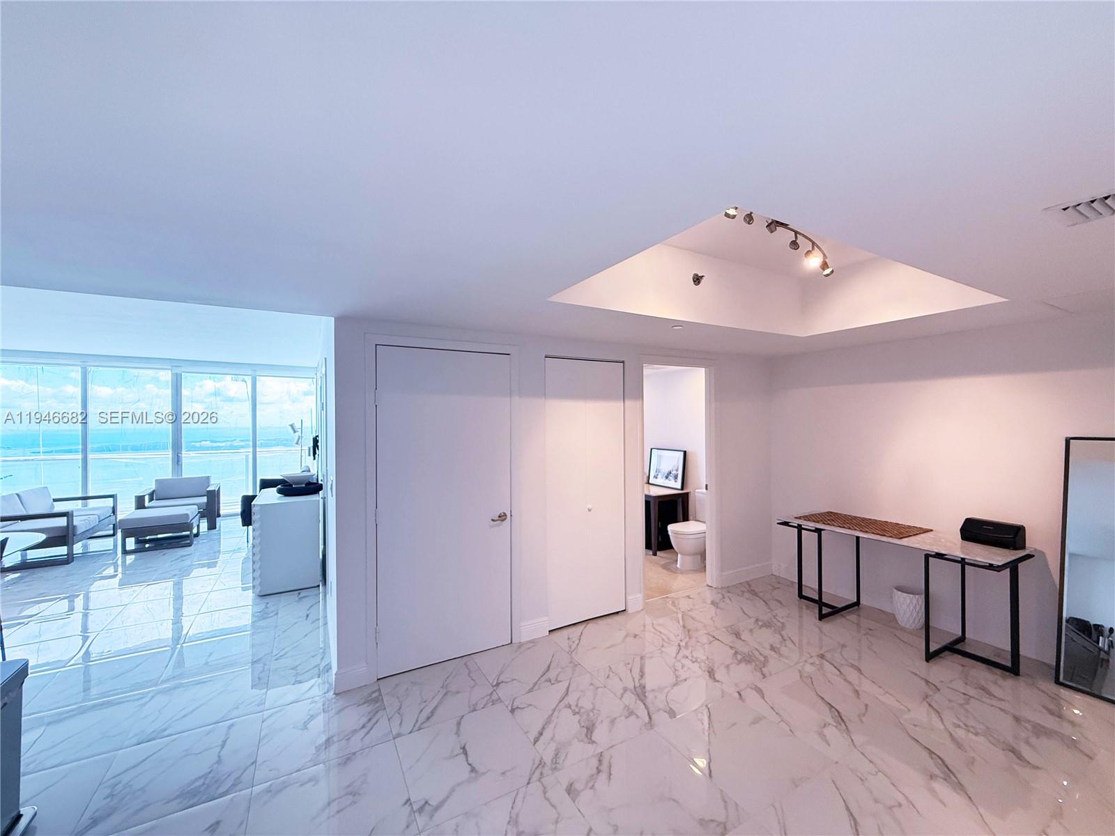 image Iconbrickell Condo No 12