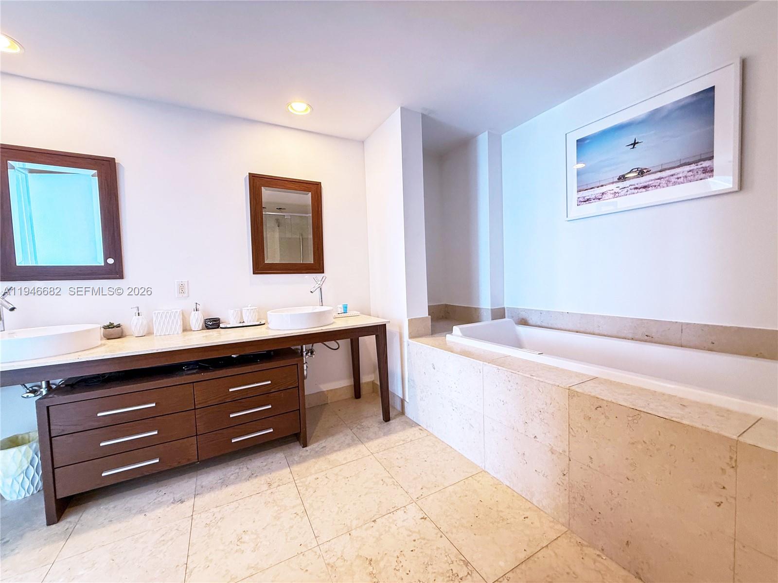 image Iconbrickell Condo No 14