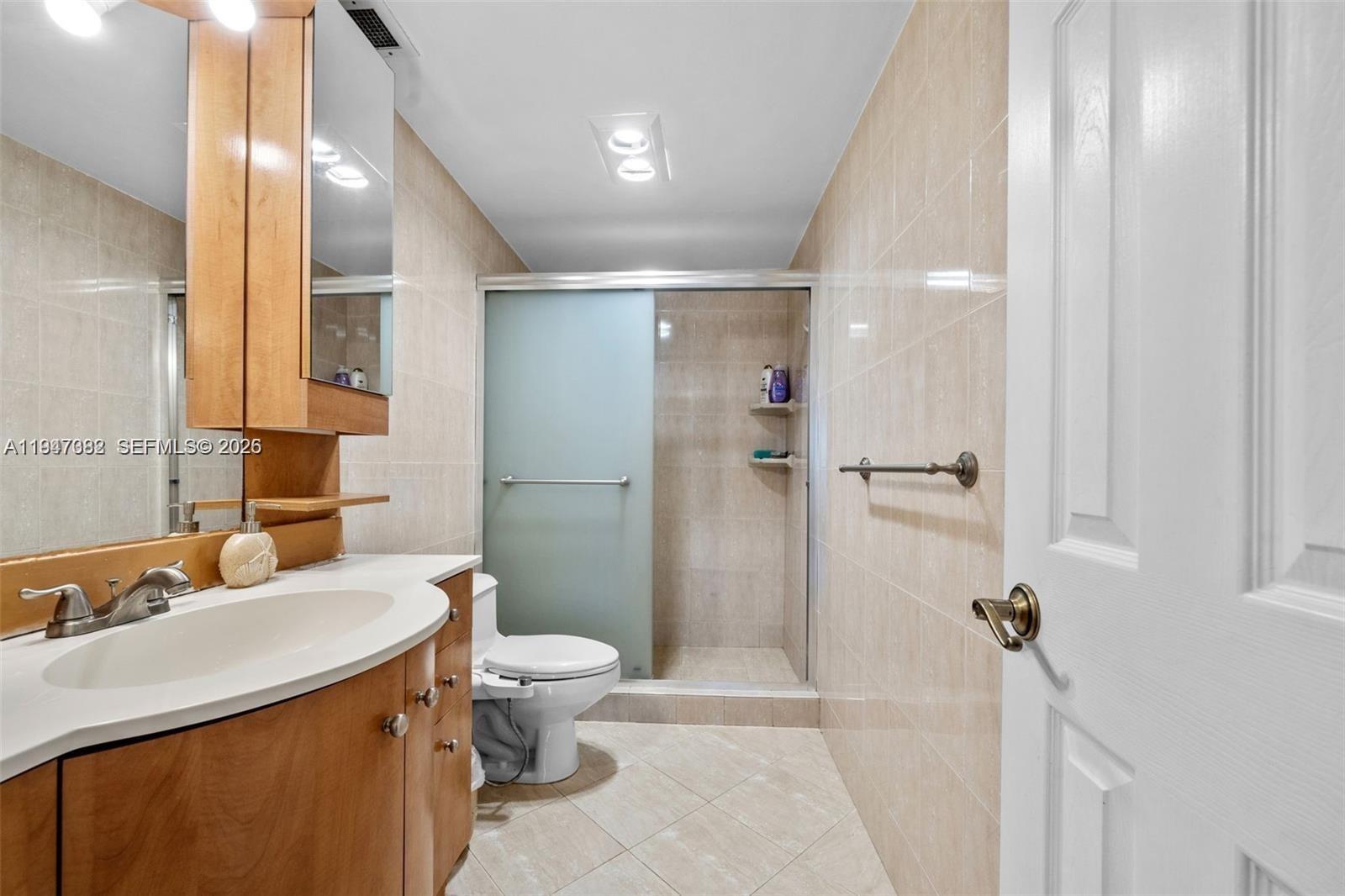 300 Bayview Dr #1707 Sunny Isles Beach, FL 33160