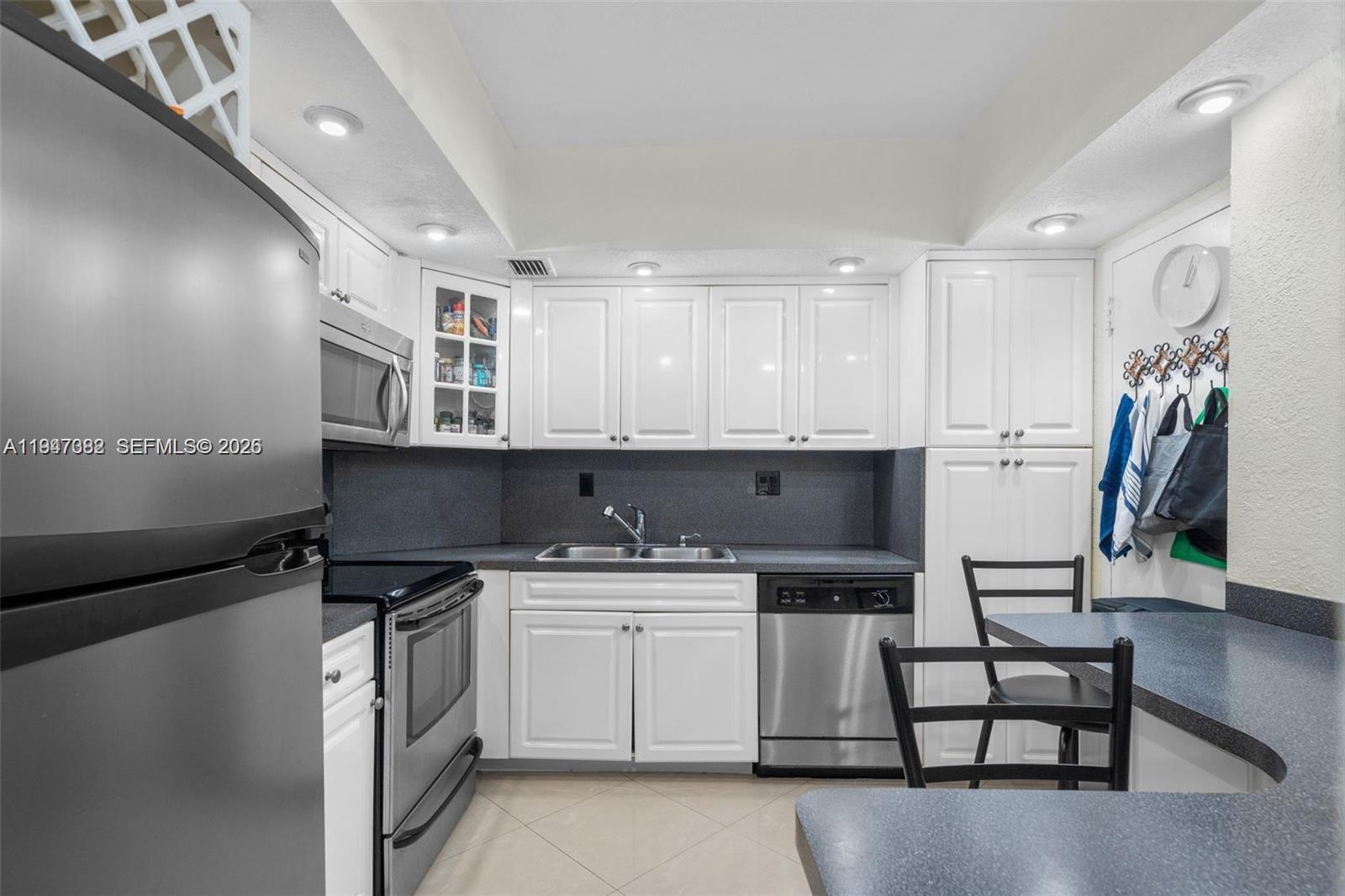 300 Bayview Dr #1707 Sunny Isles Beach, FL 33160