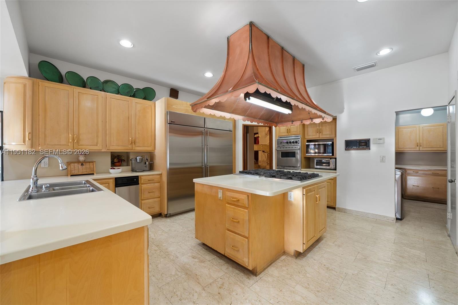 6636 Riviera Dr Coral Gables, FL 33146