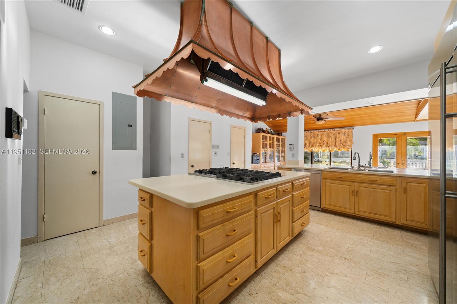 6636 Riviera Dr Coral Gables, FL 33146