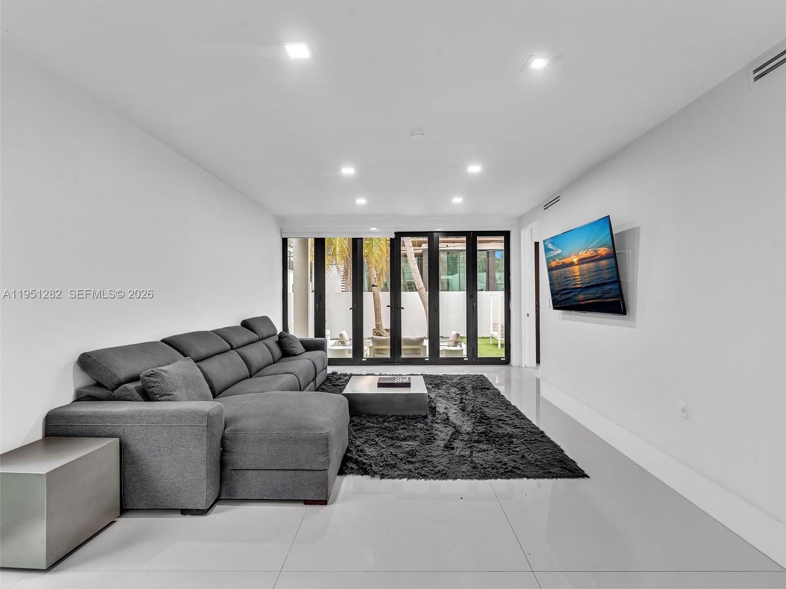 3010 Alton Rd Miami Beach, FL 33140