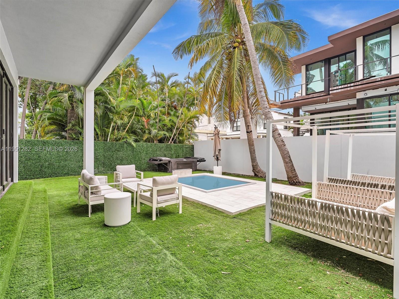 3010 Alton Rd Miami Beach, FL 33140